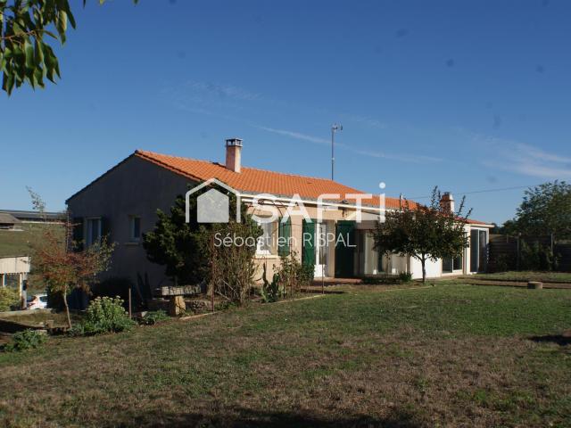Maison vente à Fontenay-le-Comte, Cezais