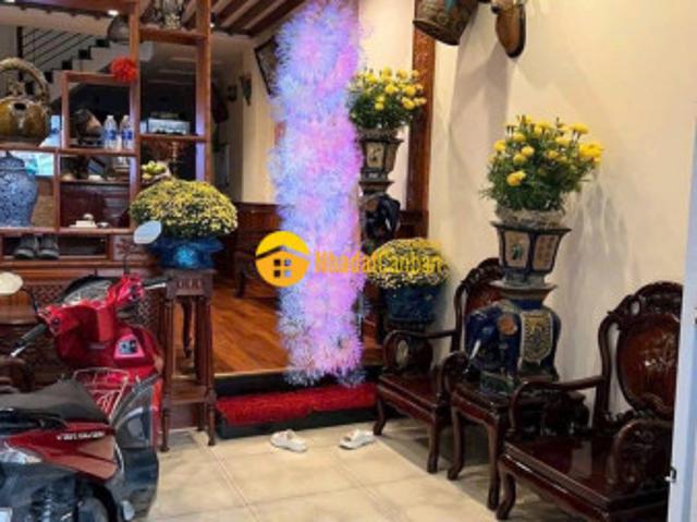 Nhà mặt phố bán
