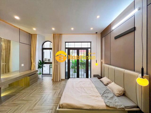 Nhà mặt phố bán