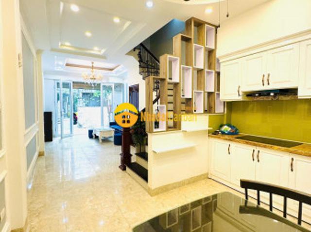 Nhà mặt phố bán