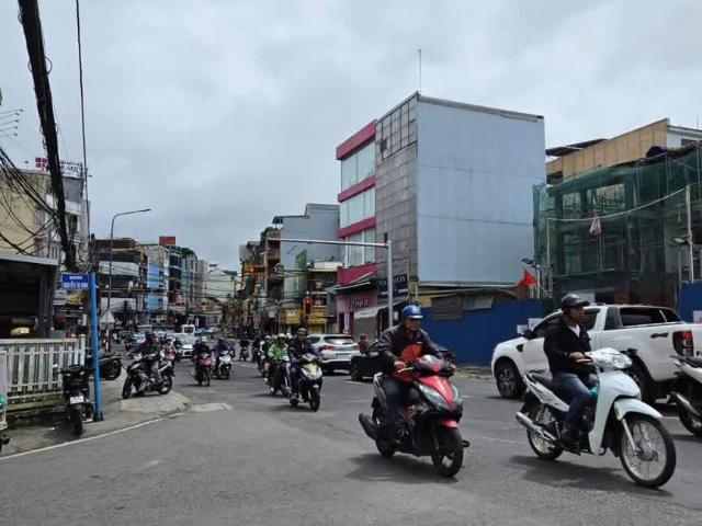 Nhà mặt phố bán
