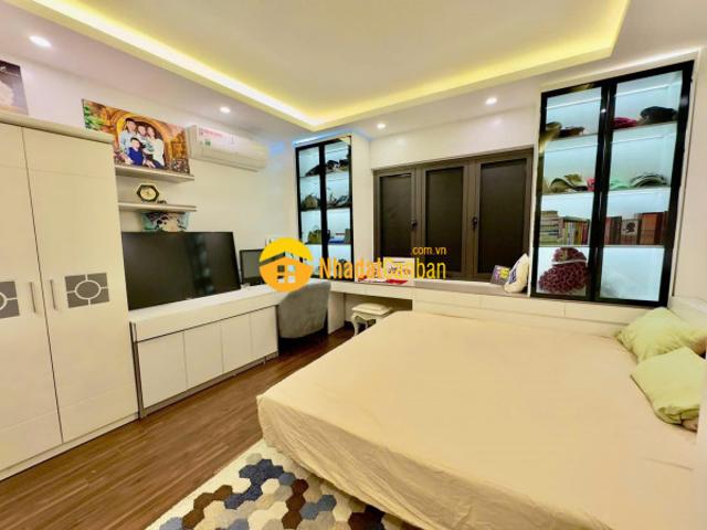 Nhà mặt phố bán