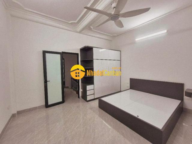 Nhà mặt phố bán