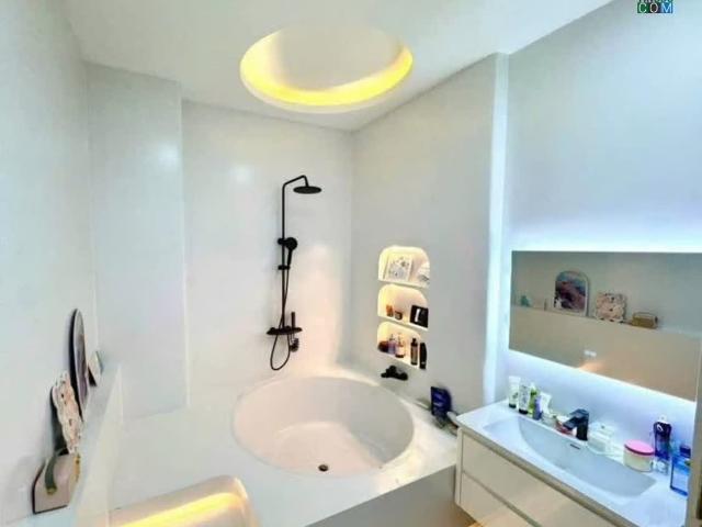 Nhà mặt phố bán