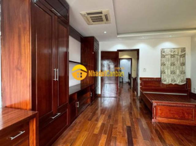 Nhà mặt phố bán