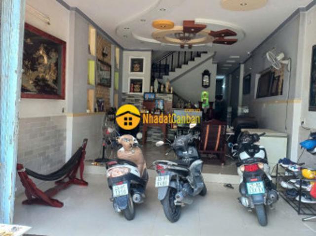 Nhà mặt phố bán