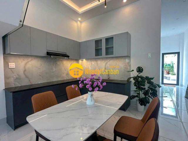 Nhà mặt phố bán