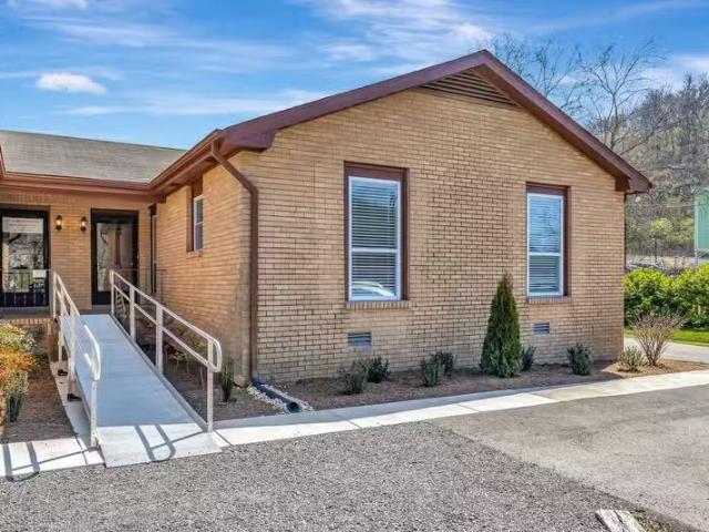 Condo for rent in Brentwood
