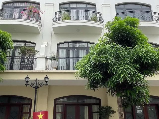 Nhà mặt phố bán