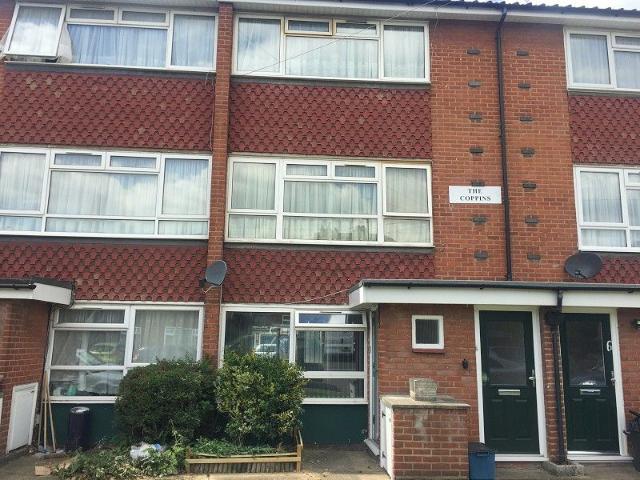 Apartment for rent in Little Heath, Goodmayes