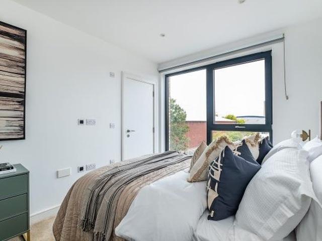 Apartment for rent in London Borough of Croydon, Cat Hill