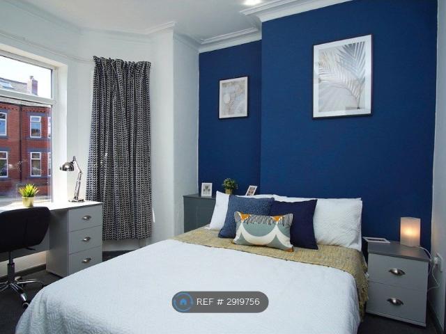 Room for rent in Barton upon Irwell, Salford