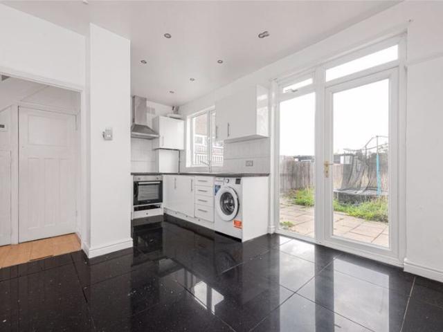Apartment for rent in Carterhatch, Greater London