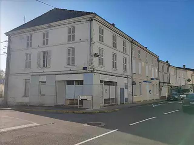 Immeuble vente à Chalais