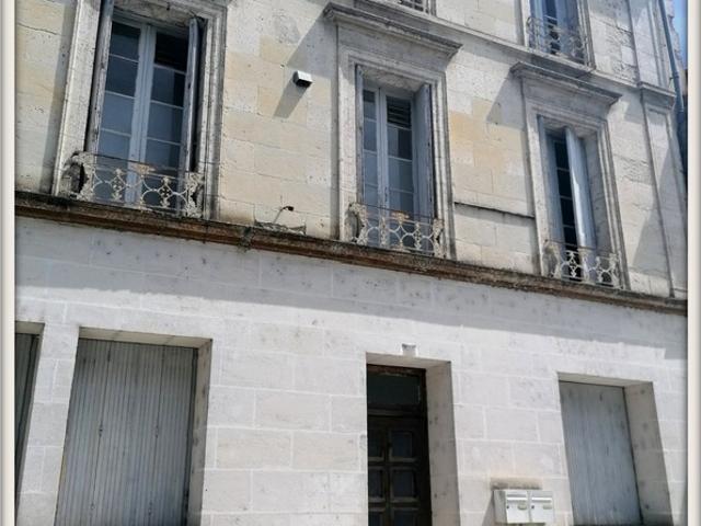 Immeuble vente à Chalais