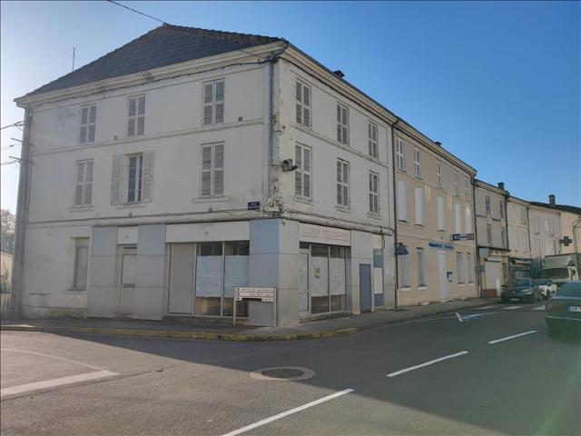 Immeuble vente à Chalais