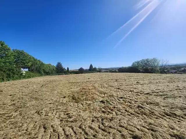 Terrain vente à Bourg-en-Bresse, Chalamont