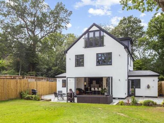 House for sale in Hillview, Surrey