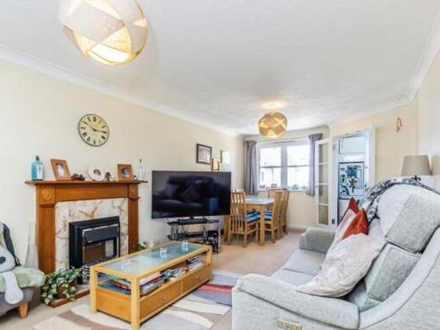 House for sale in Hillview, Surrey
