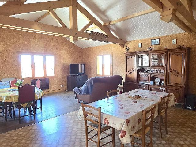 Maison vente à Nantua, Giron