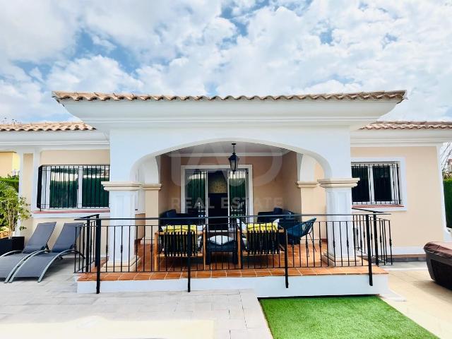 Chalet en venta en Bonalba, l'Alacantí