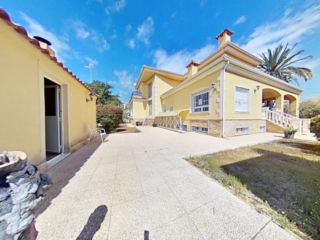 Chalet en venta en Atzavares, el Baix Vinalopó