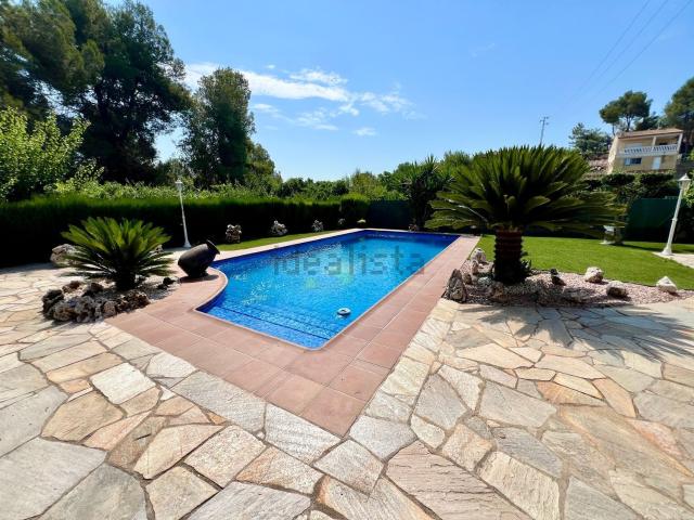 Casa en venta en Abrera