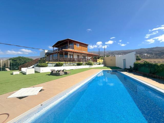 Casa en venta en Los Olivos, Adeje