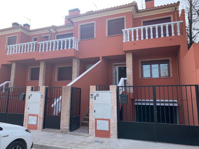 Villa en venta en Ontígola