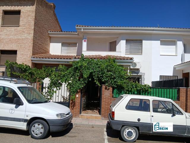 Casa en venta en Esquivias, Toledo