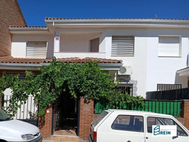 Casa en venta en Esquivias, Toledo