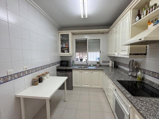 Chalet en venta en Peralta, Tomares