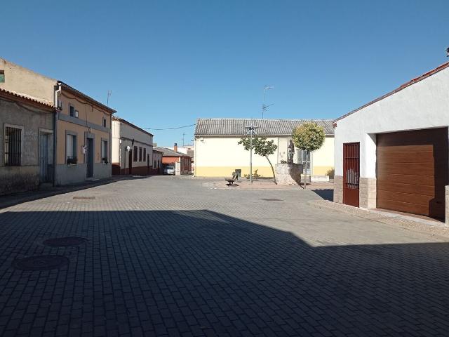 Chalet en venta en Valdestillas, Valladolid