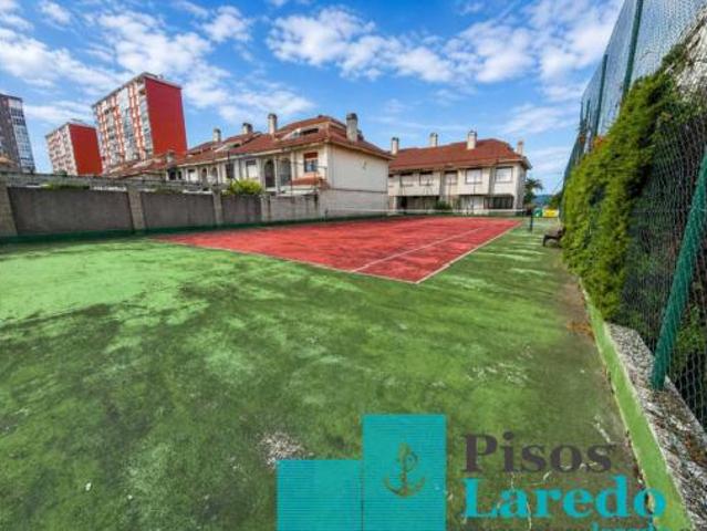 Chalet en venta en Laredo