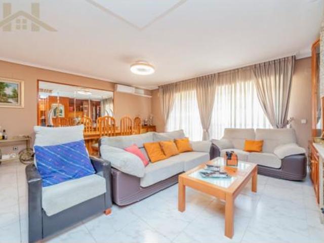 Chalet en venta en Valdepelayo, Leganés