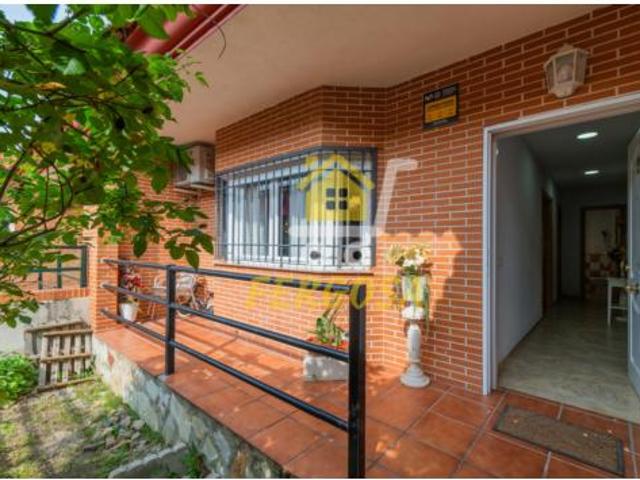 Villa en venta en Rielves