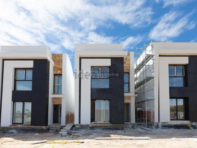 Casa en venta en La Rosaleda, Torrevieja