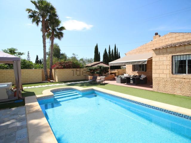 Casa en venta en Albatera