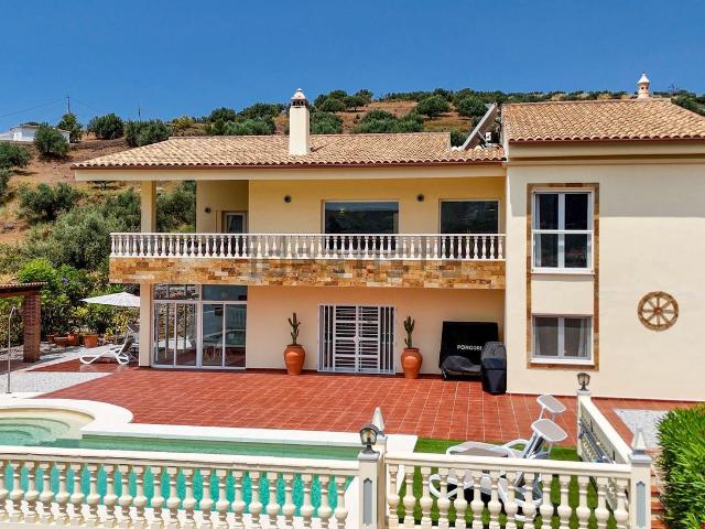 Casa en venta en Alcaucín, Málaga