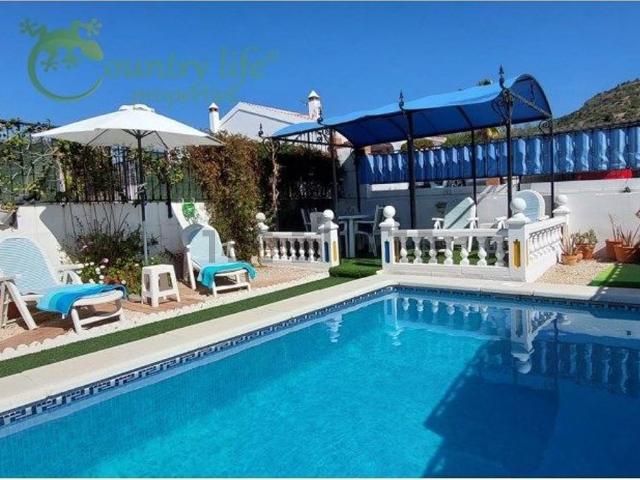 Casa en venta en Alcaucín, Málaga