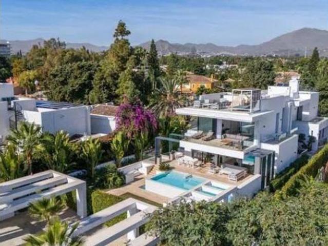 Chalet en alquiler en Atalaya-Isdabe, Costa del Sol Occidental