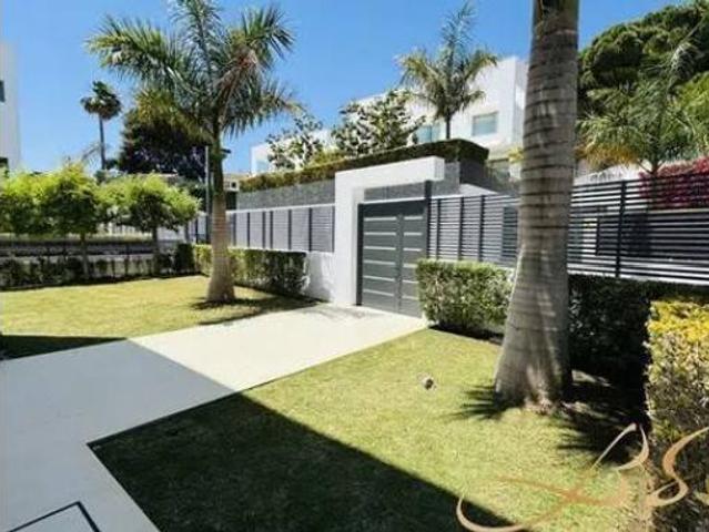 Chalet en alquiler en El Campanario Estepona, Costa del Sol Occidental