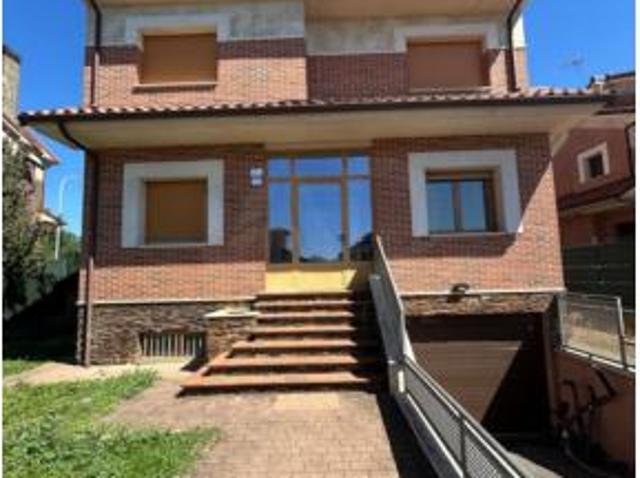 Chalet en alquiler en Sariegos, León