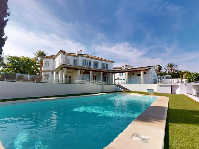 Chalet en alquiler en Bormujos, Andalucía