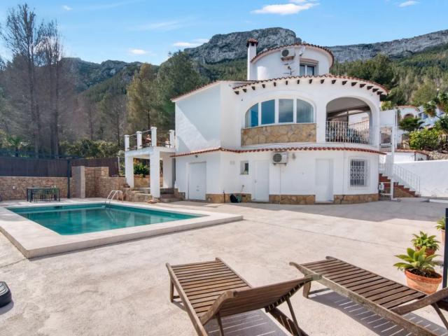 Villa en alquiler en Dénia, Barri les Roques