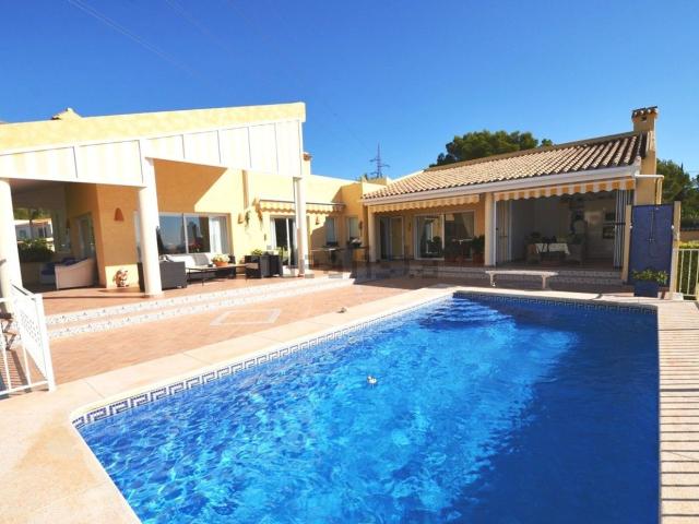 Casa en venta en Altea, Urbanització Alhama