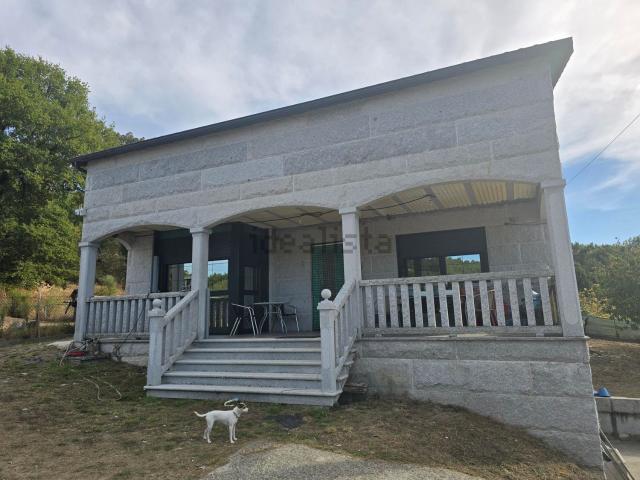 Casa en venta en Amoeiro, Ourense