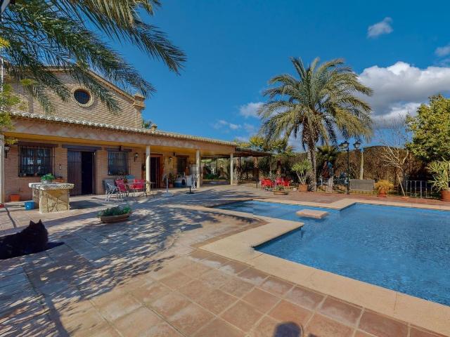 Casa en venta en Bobadilla, Antequera