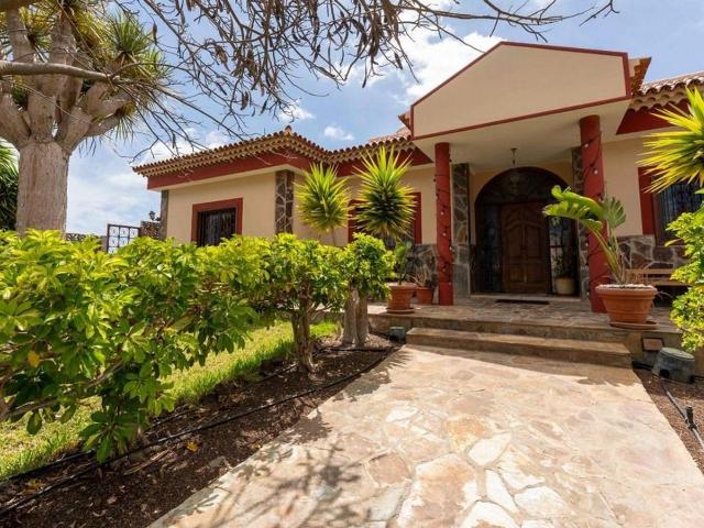 Casa en venta en Coromoto, Arona