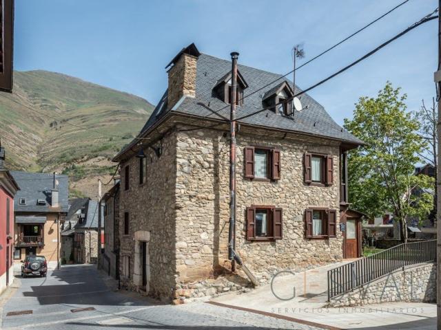 Casa en venta en Arties, Lleida